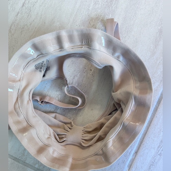 SKIMS Seamless Sculpt Bralette - Picture 7 of 7